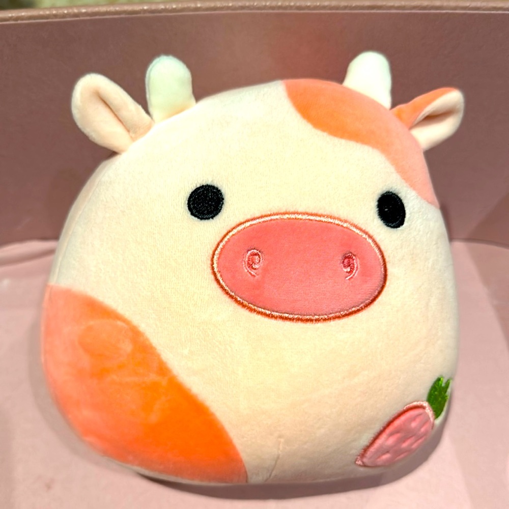 Cow, strawberry stuffy